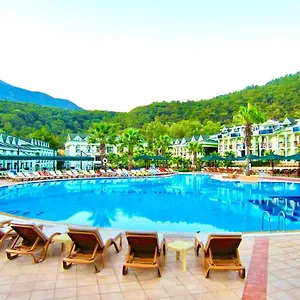 Otel Forest Village